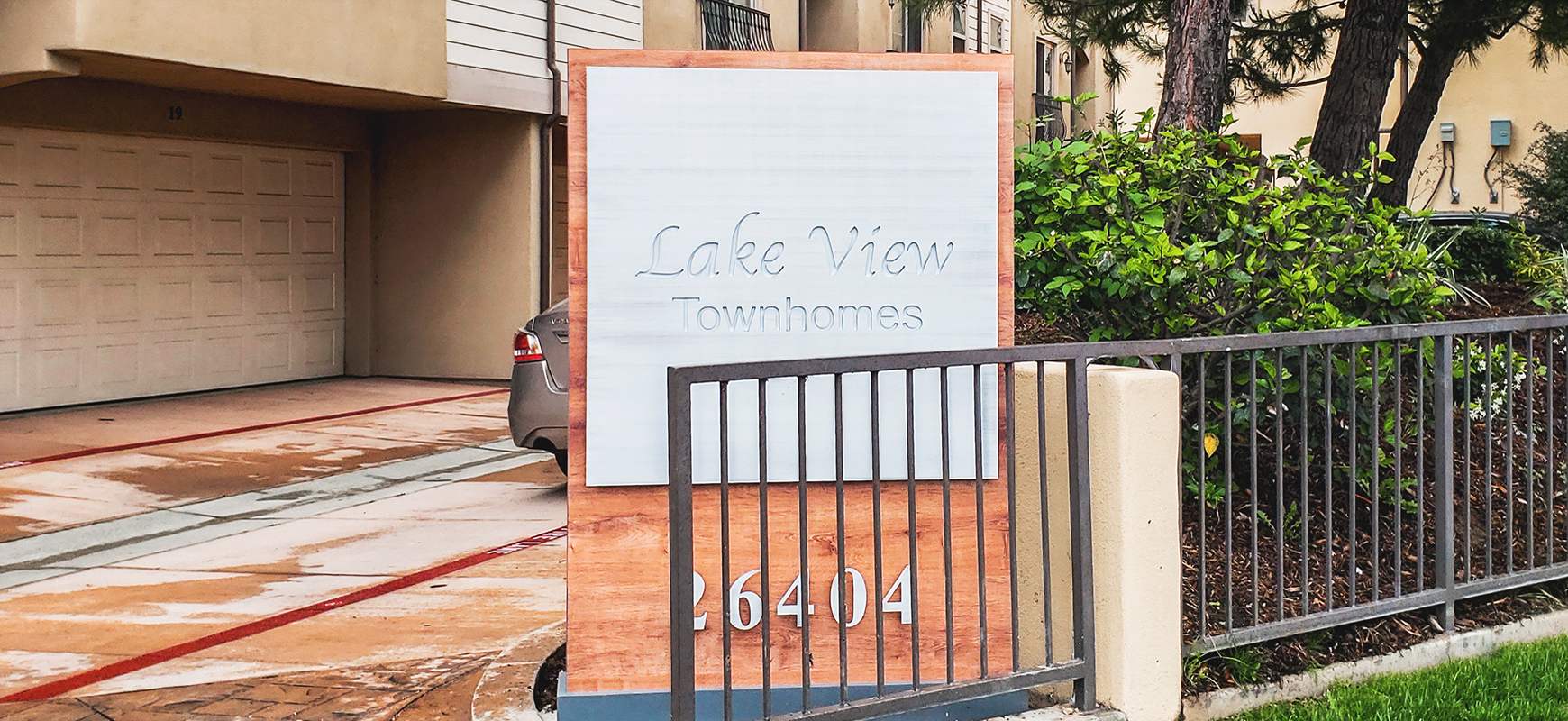 Lake View Townhomes pylon sign with the business name made of plywood, aluminum, and acrylic