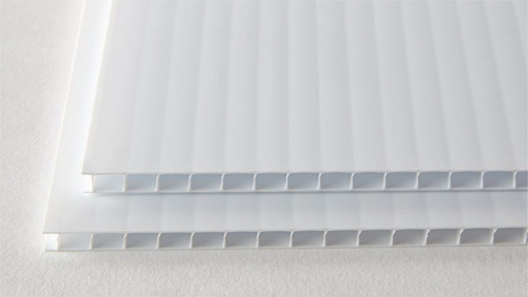 Coroplast sign making material