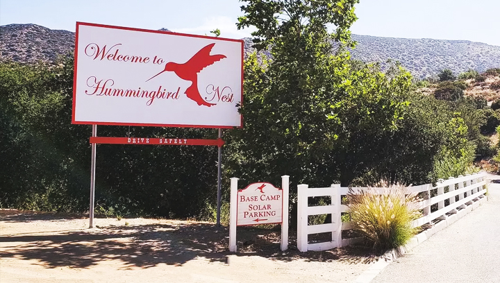 Hummingbird Nest pylon sign without illumination with a welcoming message made of Dibond