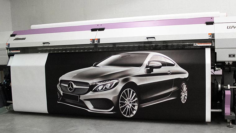 Printing a car vinyl banner