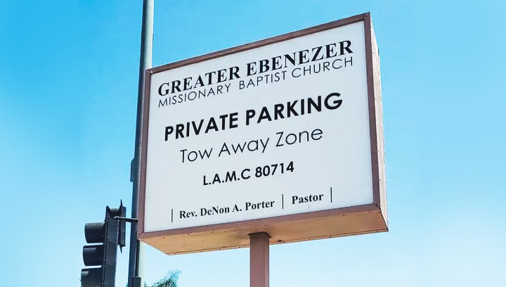 single-poled plaza sign with directional information made of aluminum and acrylic