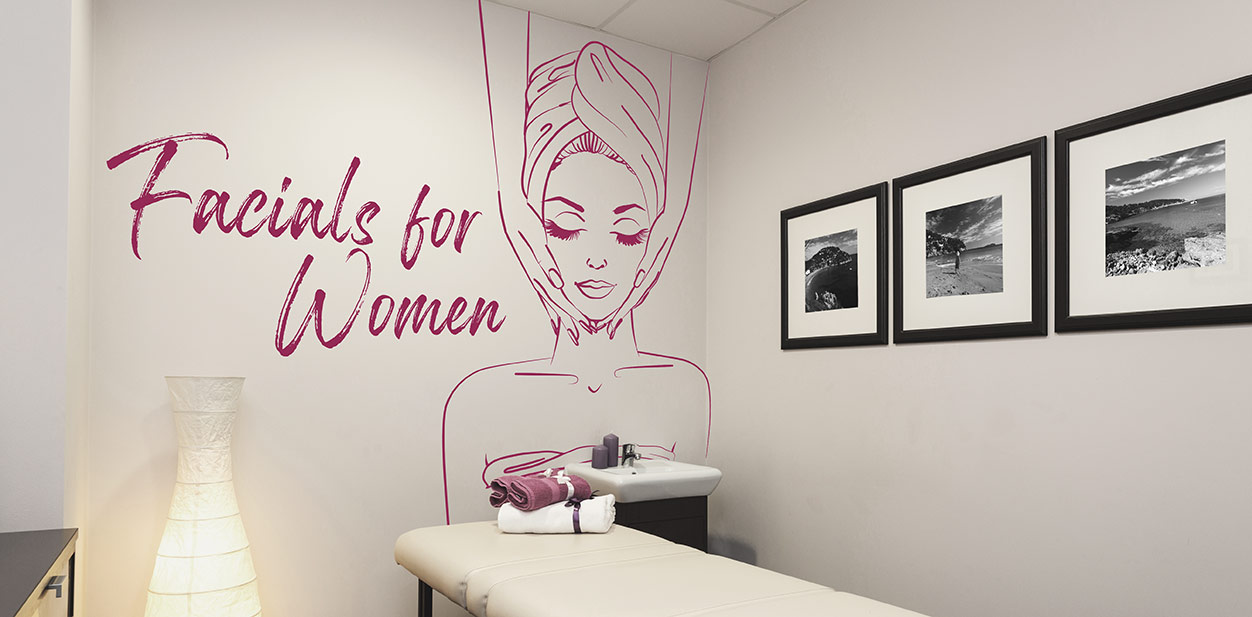Pink spa sign displayed in the procedure room