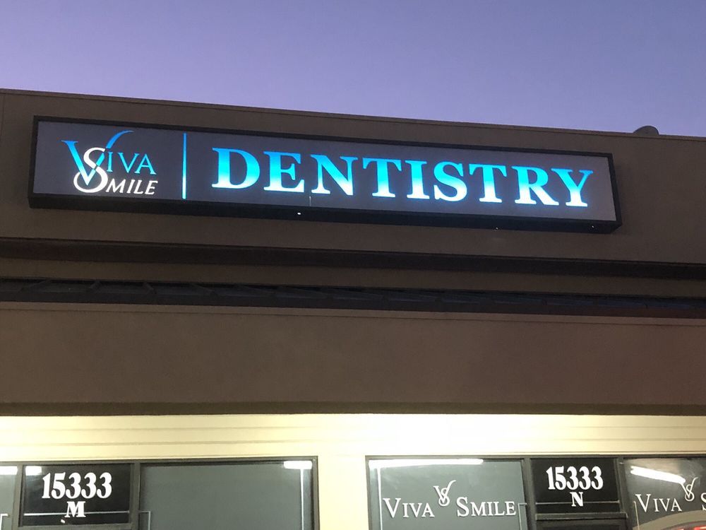 Viva Smile Dentistry led light box displaying the company name made of aluminum and acrylic