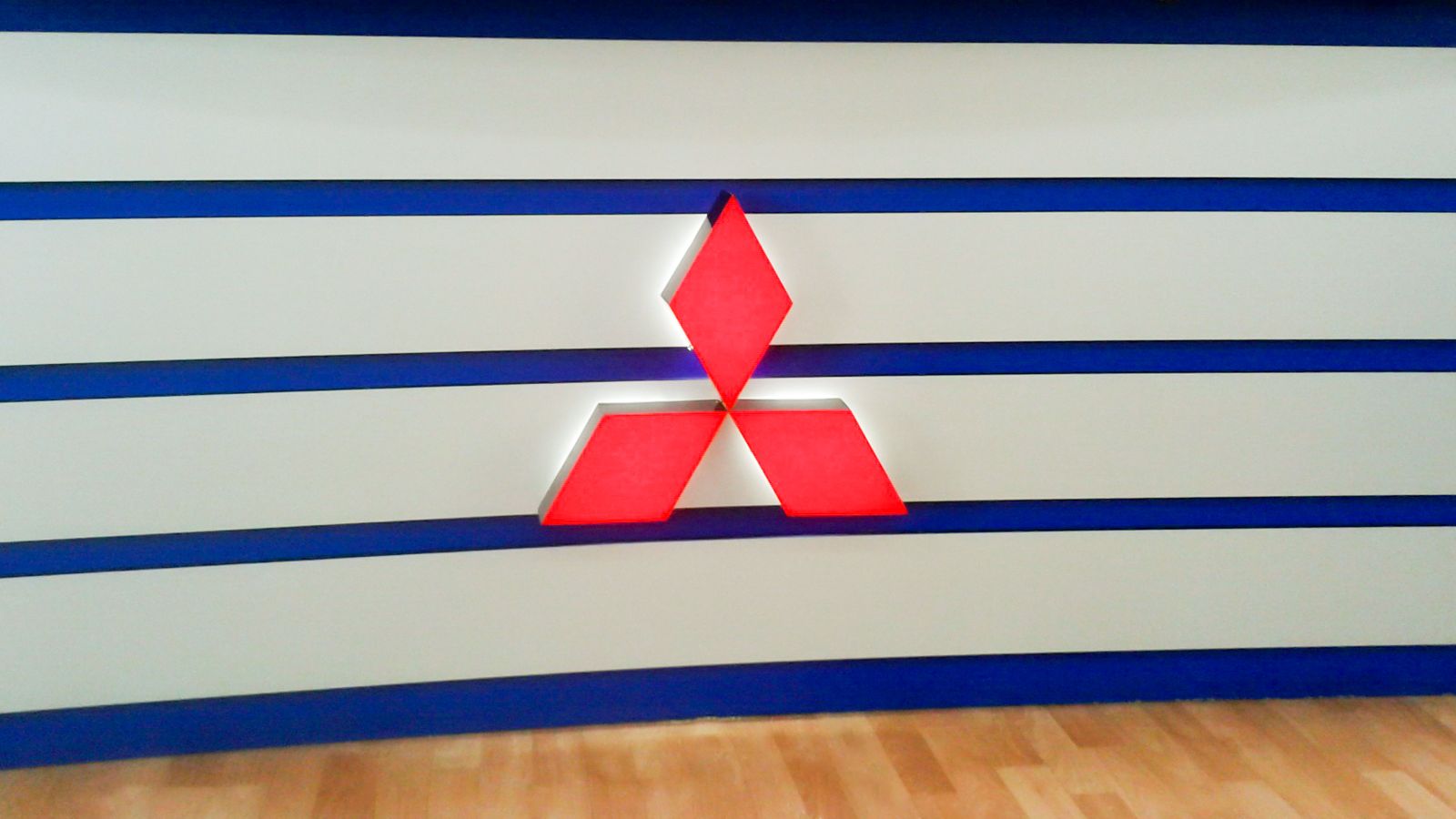 Illuminated Mitsubishi Logo Sign