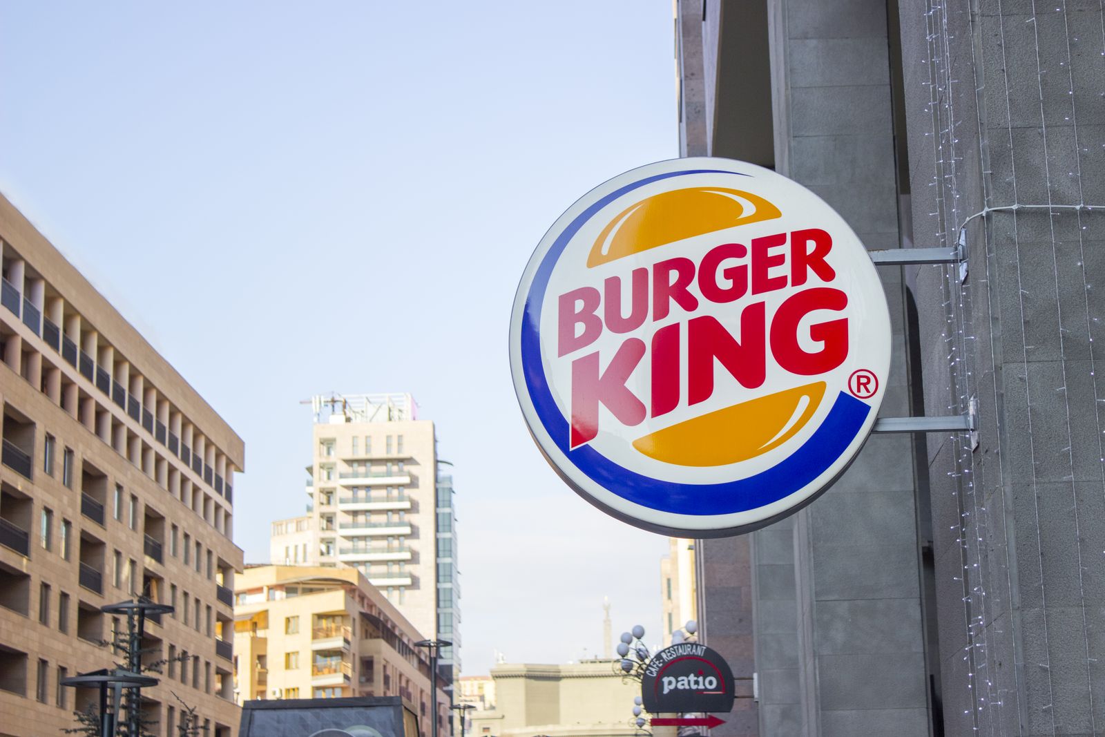 Burger King outdoor light box with the company name and logo made of acrylic and aluminum