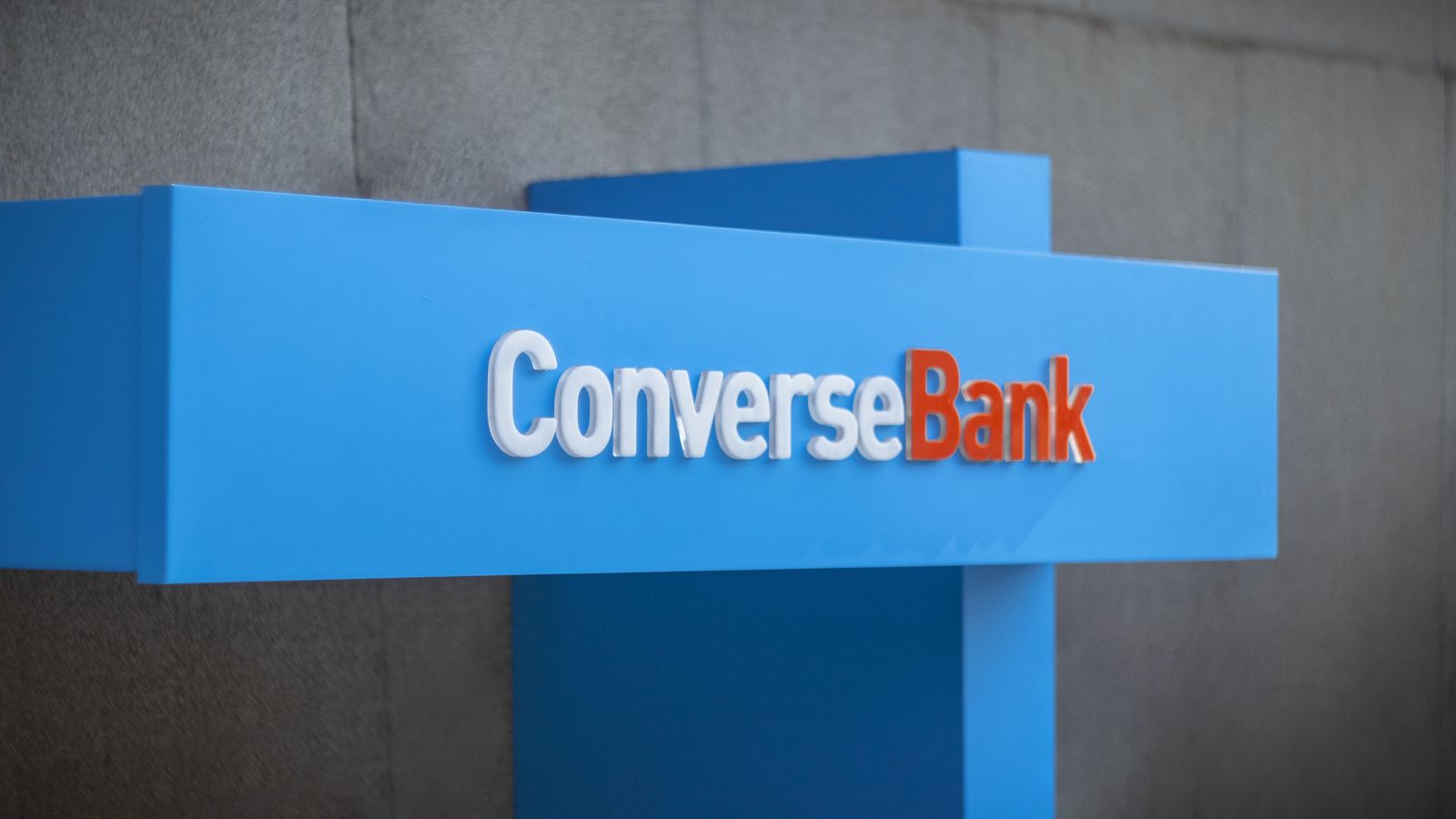 Converse Bank 3d sign letters displaying the company name made of acrylic and aluminum