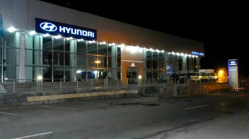 hyundai storefront signs