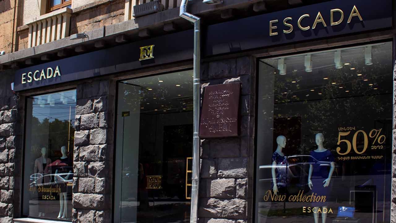 Escada 3d acrylic letters and logo sign at the store entrance for brand outdoor visibility