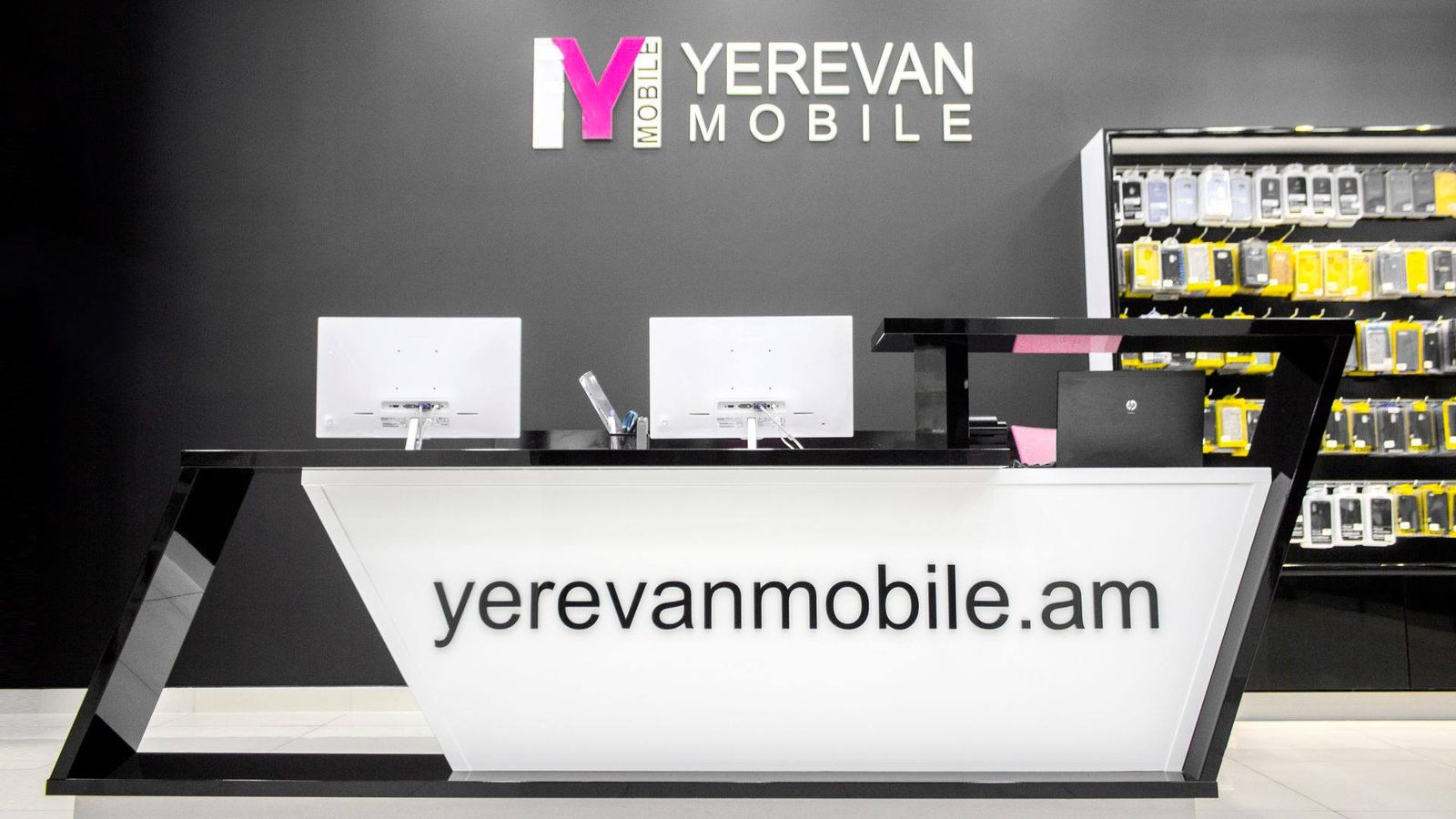 Yerevan Mobile reception desk sign and wall-mounted letters made of acrylic and aluminum