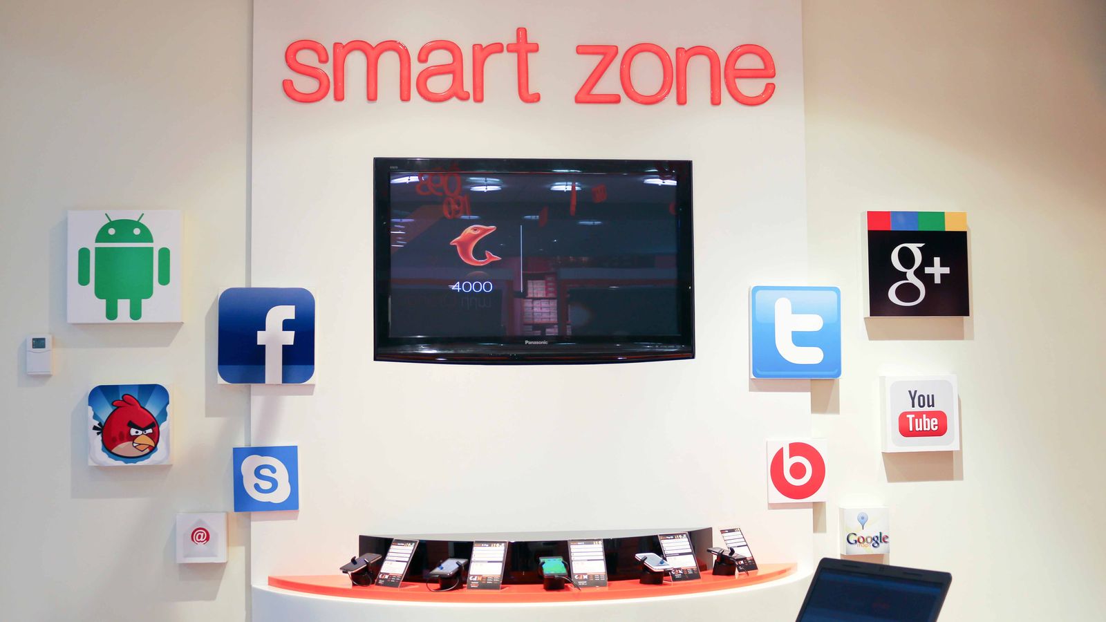 Smart Zone custom interior signs displaying social media icons made of acrylic and PVC