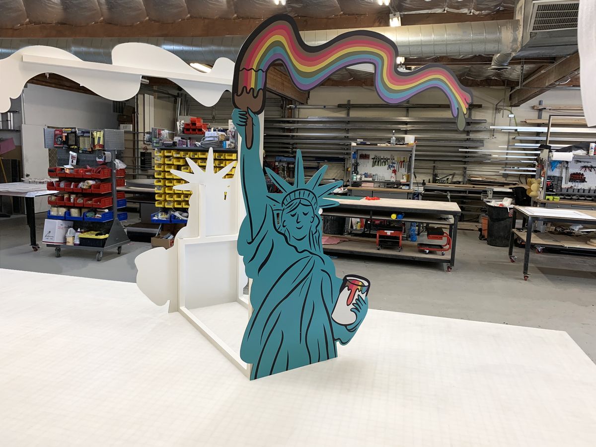 statue of liberty stand