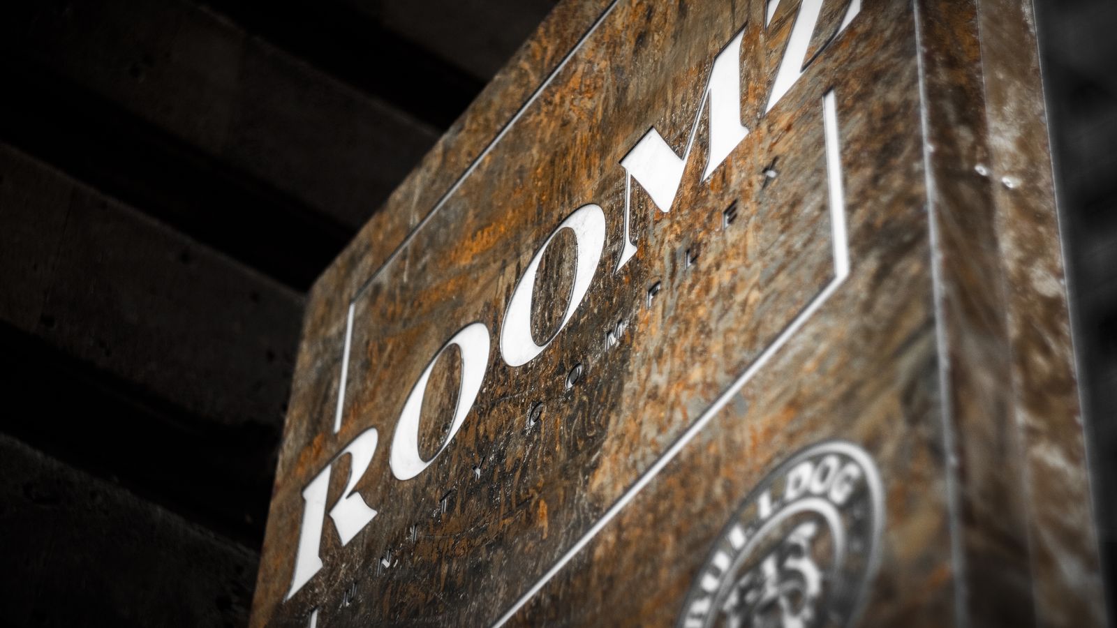 Roomz custom light box with a rustic style cabinet made of aluminum and acrylic for branding