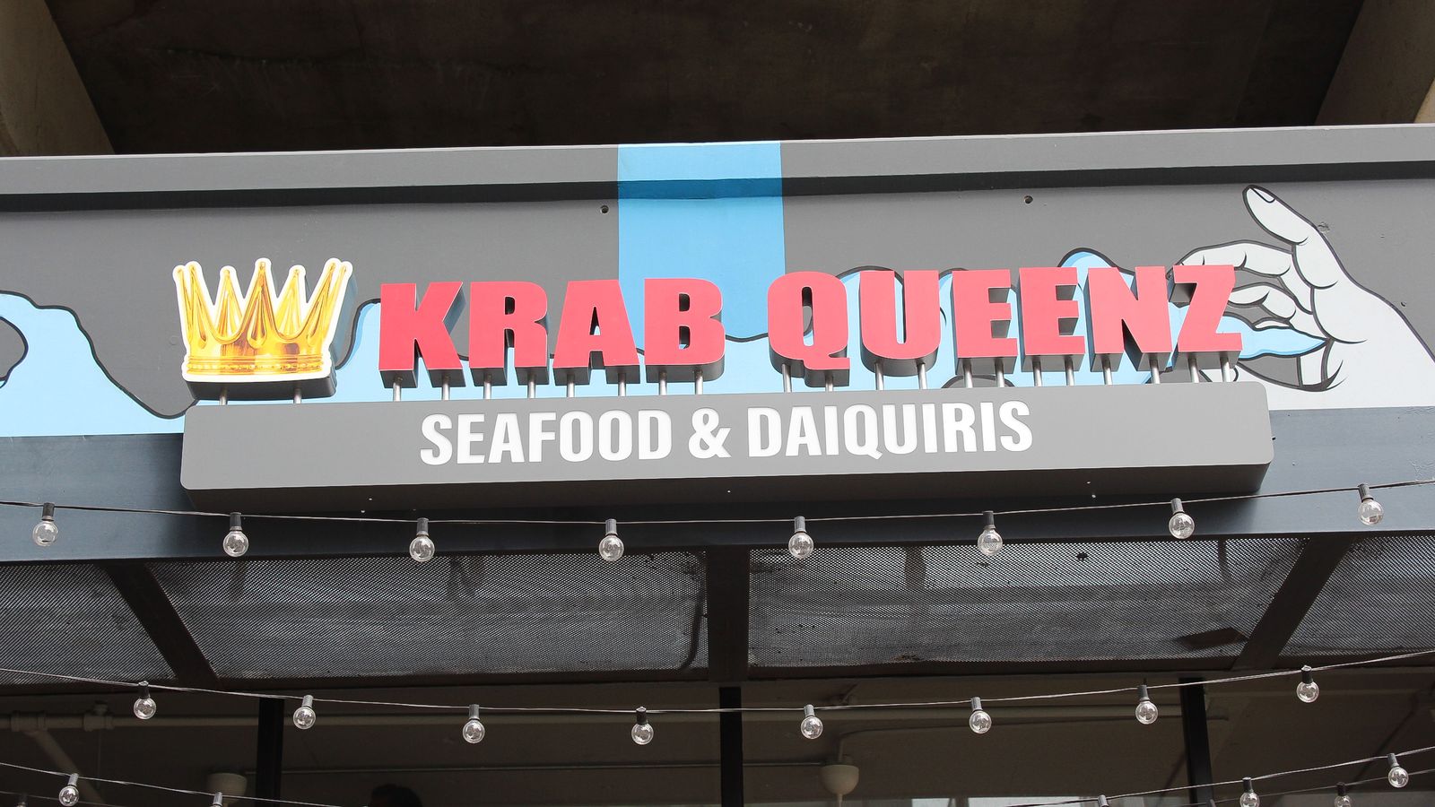 Krab Queenz custom 3d storefront sign with crown-shaped logo made of acrylic and aluminum