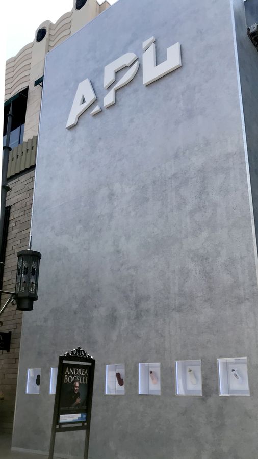 vinyl banner and 3D letters