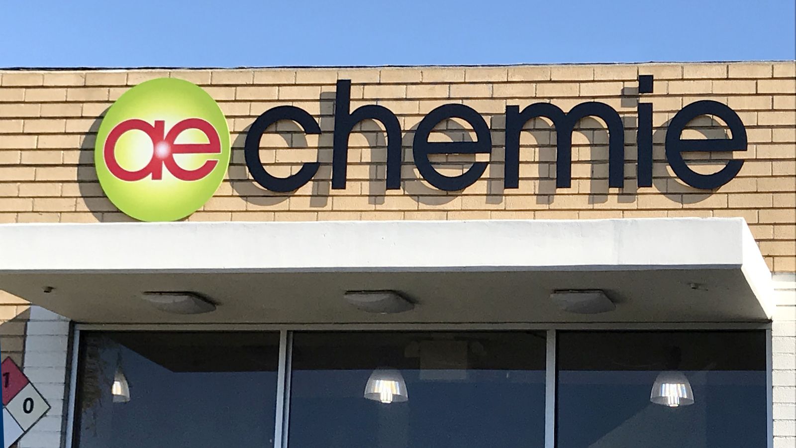 Chemie 3d metal logo sign in green and red and letters in black made of aluminum