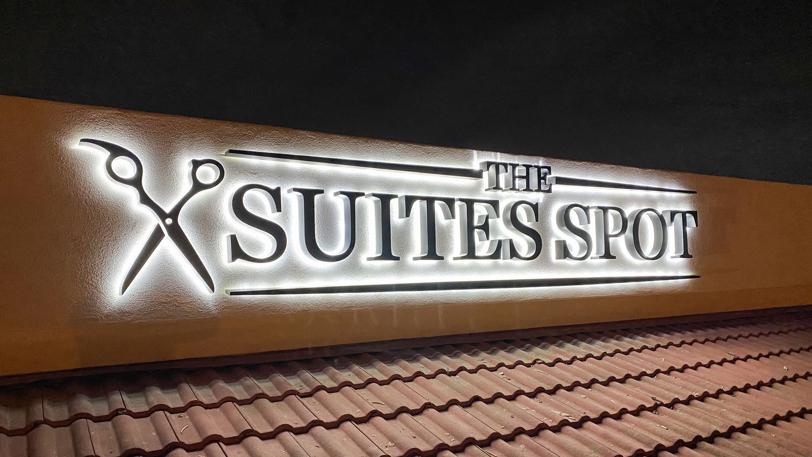 Suites Spot backlit letters