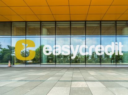 Easy Credit exterior design idea