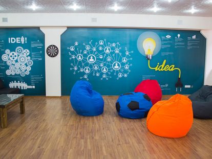office entertainment area design idea-Frontsigns