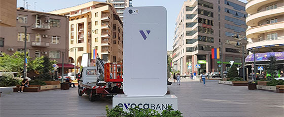 Evocabank outdoor business display