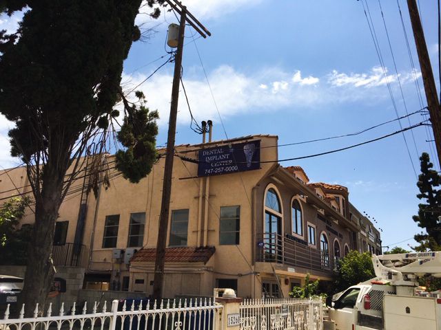 Dental center vinyl banner