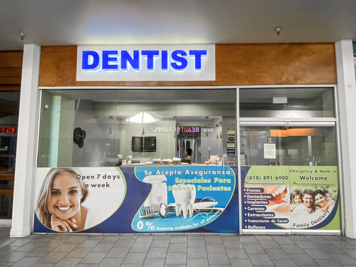 Dentist illuminated letters sign