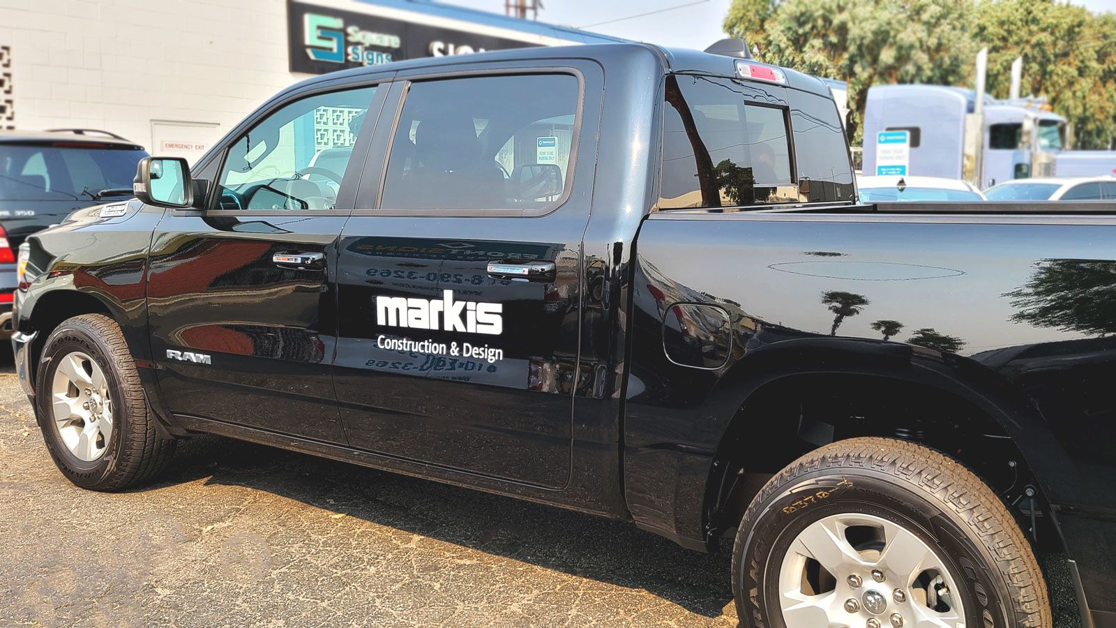 Markis car lettering