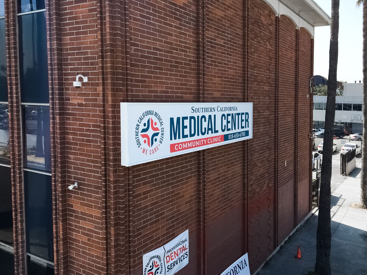 Southern California Medical Center large light box in white color made of aluminum and acrylic