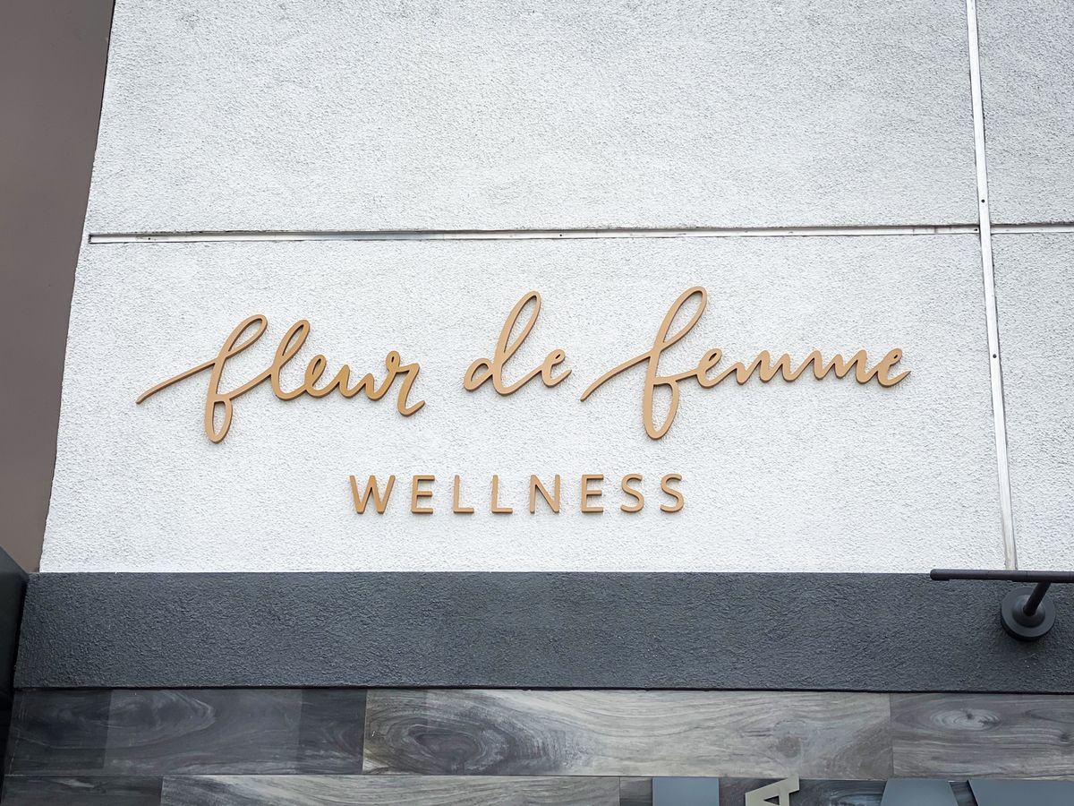 Fleur De Femme Wellness 3d sign letters painted in gold color made of PVC for branding