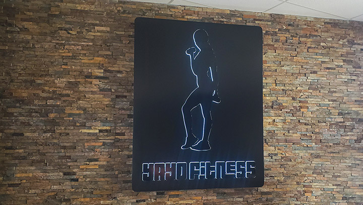 yayo-fitness-halo-lit-sign