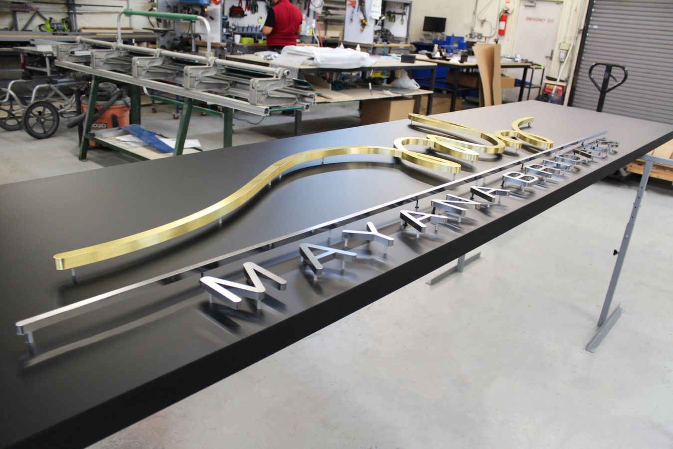 aluminum logo sign making