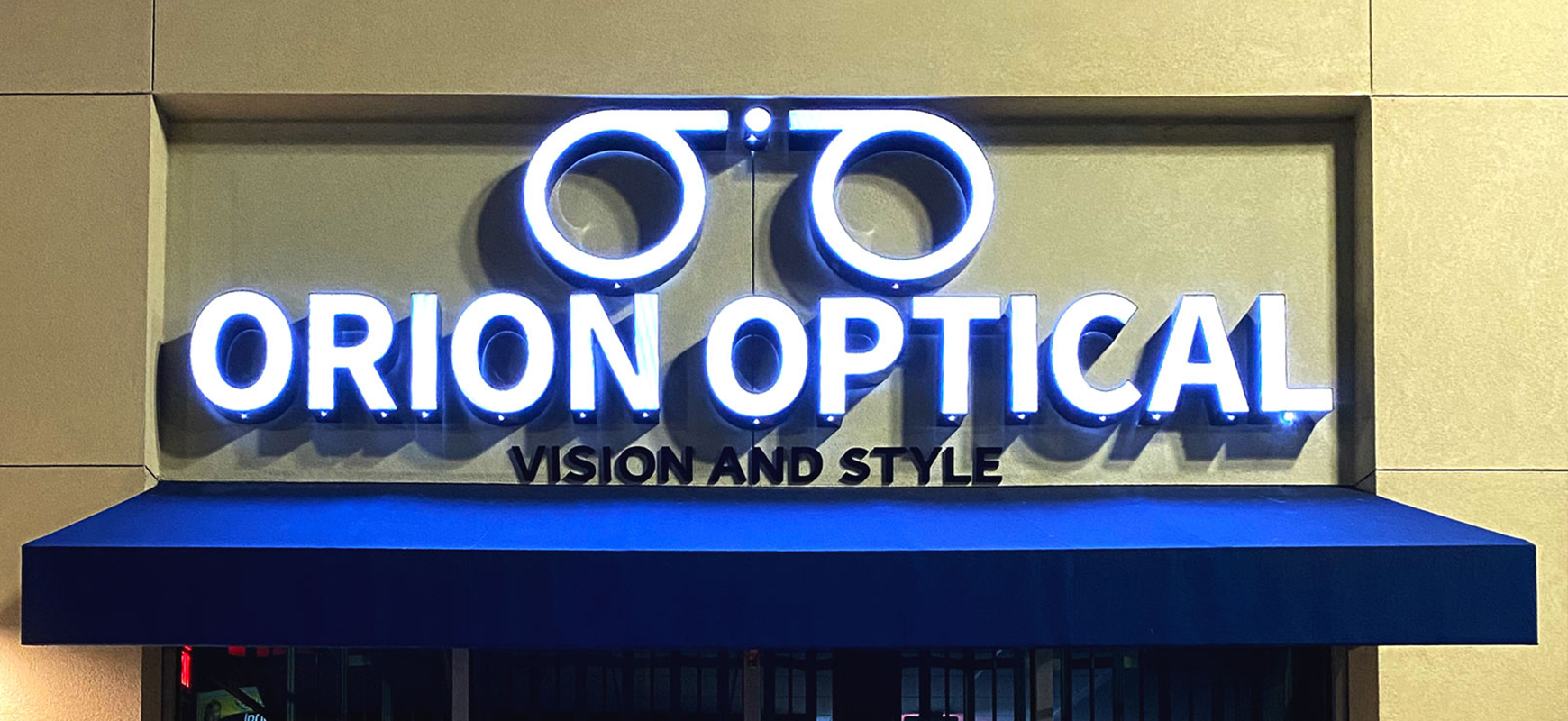 Oriont Optical outdoor storefront sign with illumination made of aluminum and acrylic