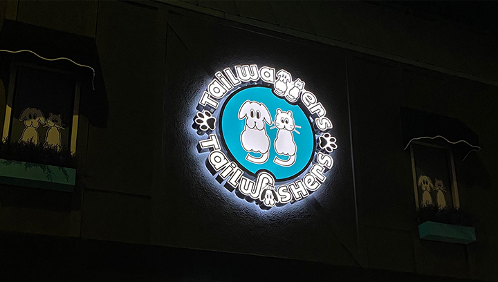 Tailwashers storefront logo sign with illumination made of aluminum and acrylic