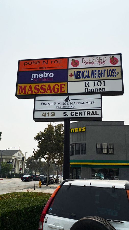 Finesse boxing pylon sign