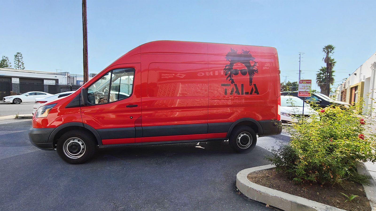 Tala van custom wrap