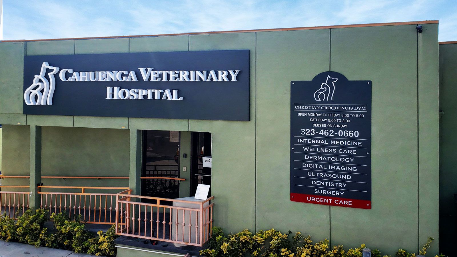Cahuenga Veterinary Hospital 3d storefront signs in a big size made of aluminum and acrylic