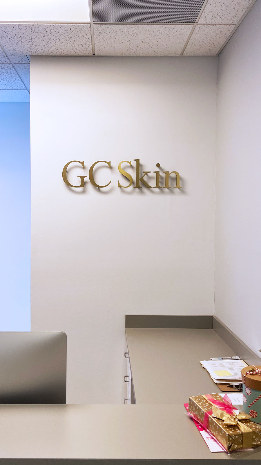 GC Skin 3d sign letters with a golden finish made of brushed aluminum for branding