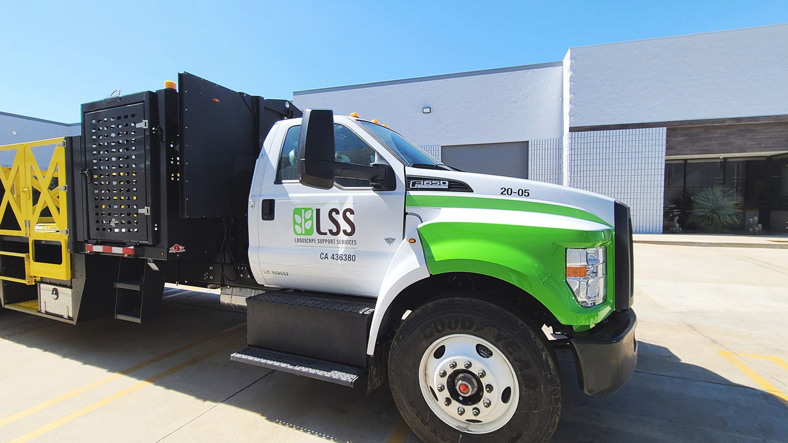 lss custom truck wrap