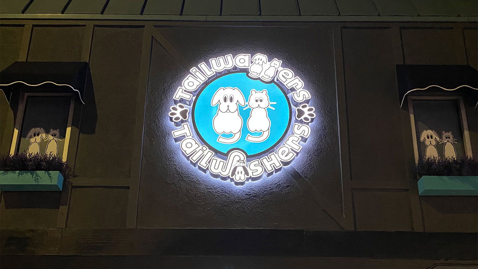 Tailwashers light box sign
