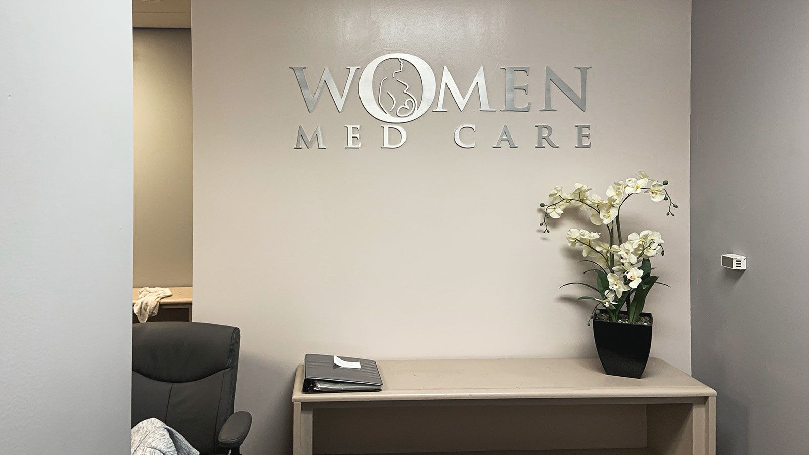 Women med care 3D letters