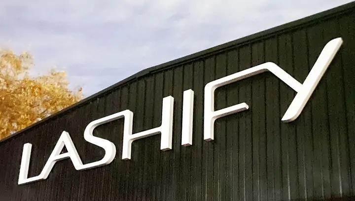 Building signage for Lashify in white made of acrylic and aluminum