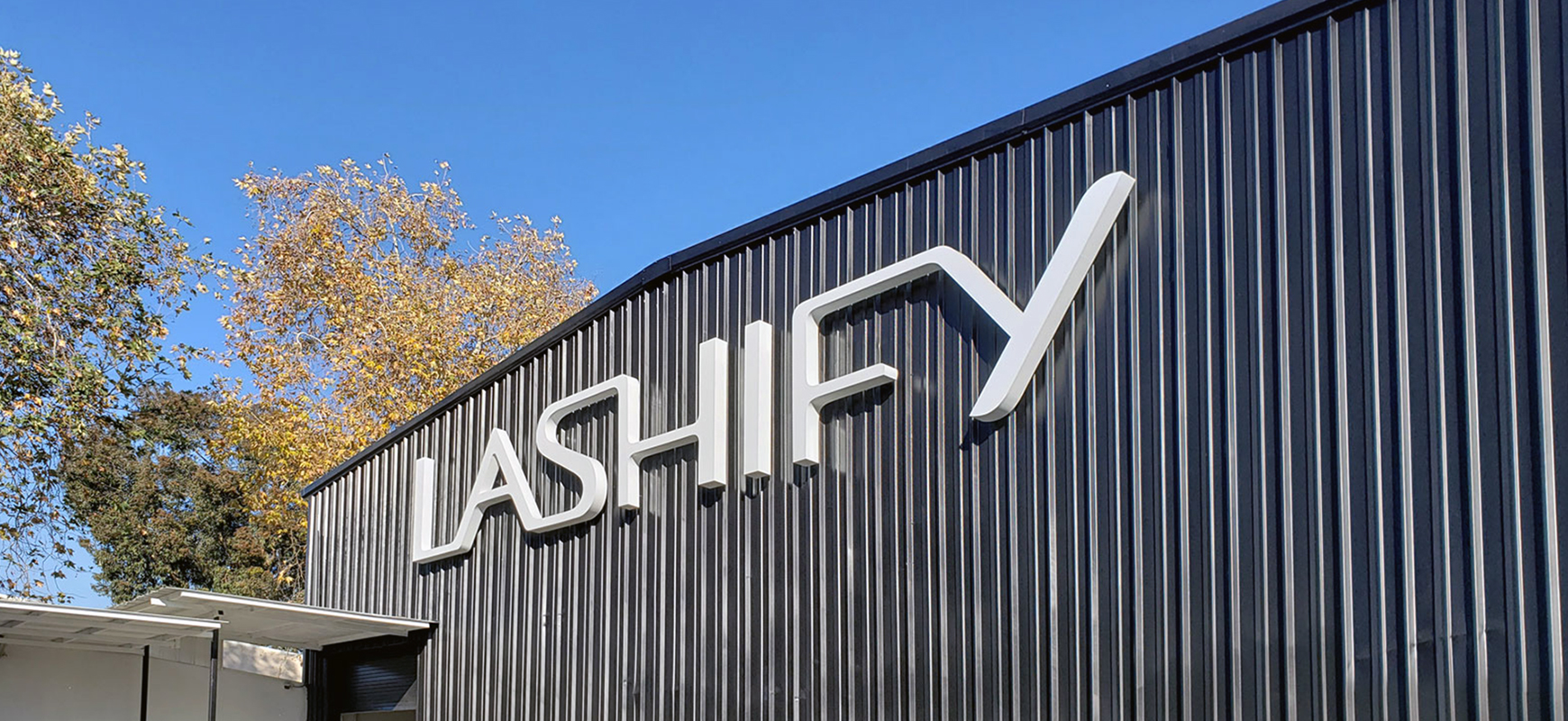 Lashify building top signage in white made of acrylic and aluminum