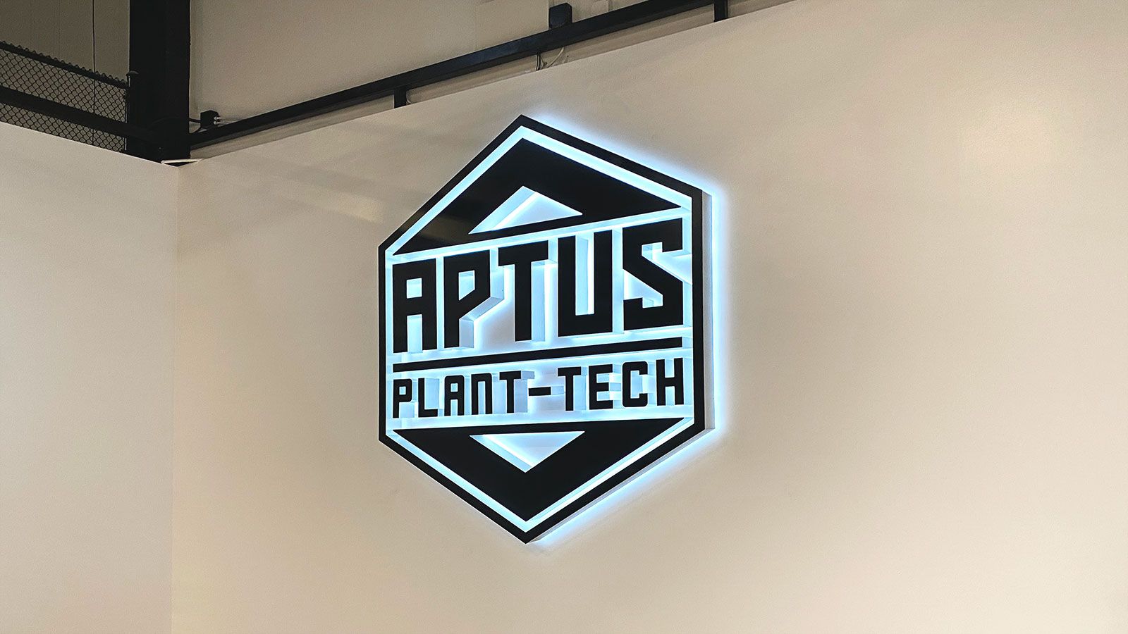 Aptus Plant-tech backlit letters