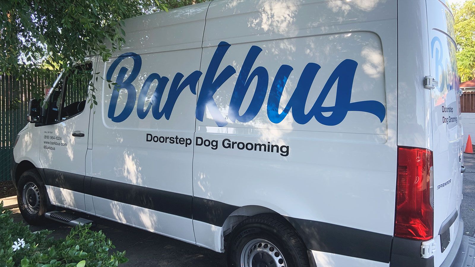 Barkbus vehicle vinyl lettering