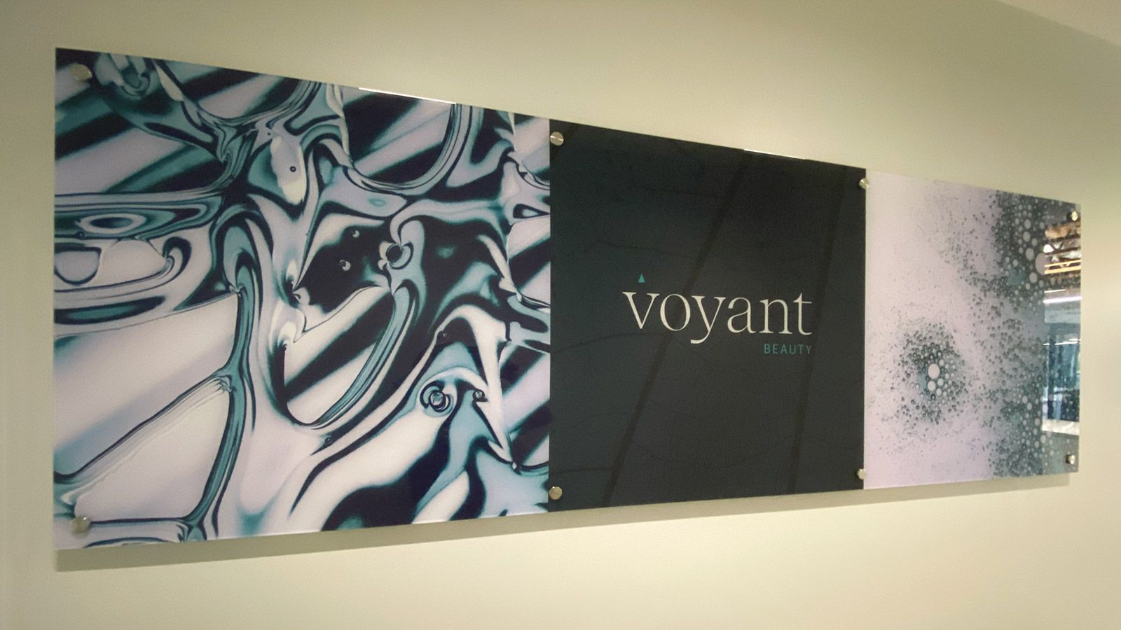 Voyant Beauty interior signs