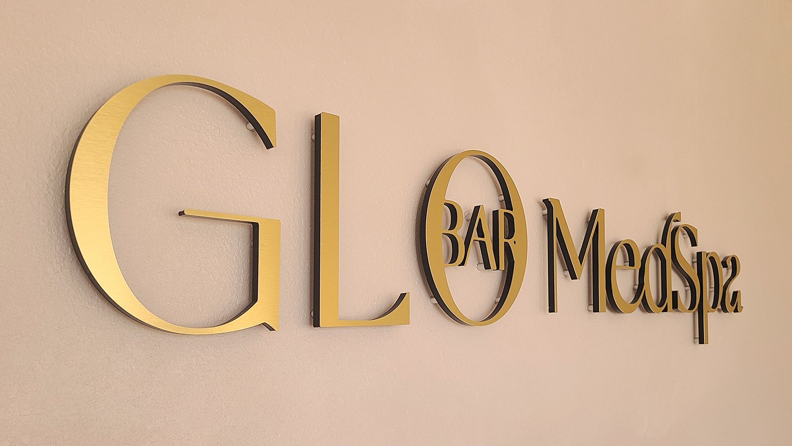 glo bar medspa 3d letters