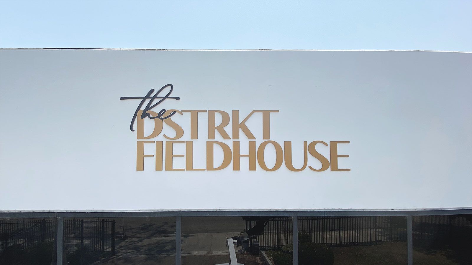 the dstrkt fieldhouse building sign
