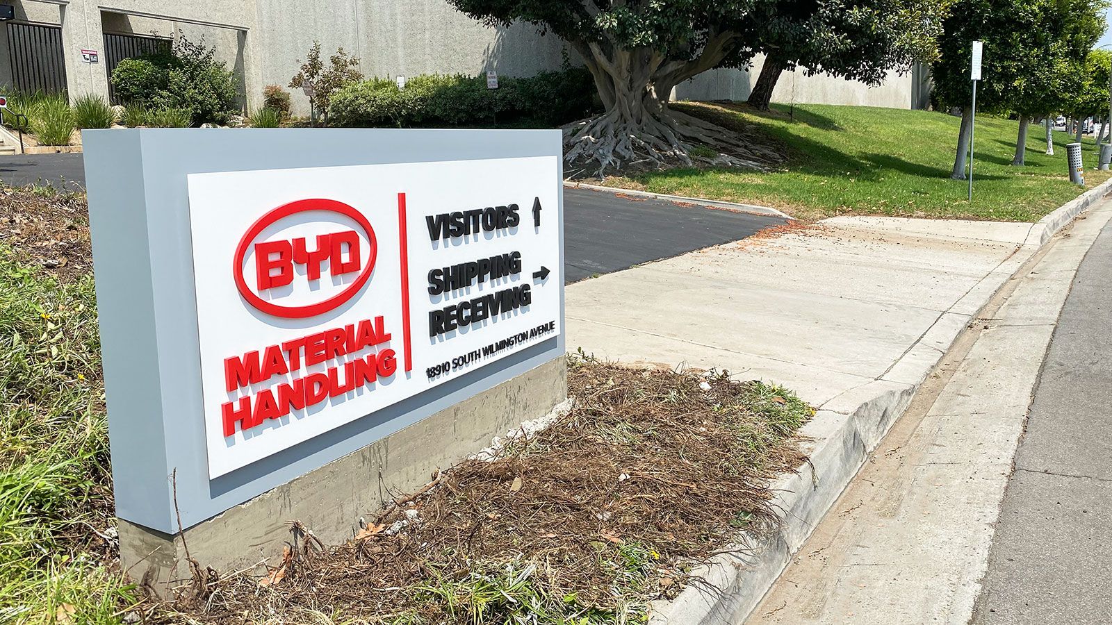 BYD outdoor monument sign