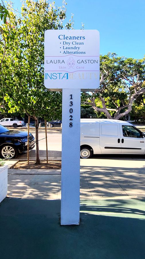Laura gaston pylon vinyl lettering