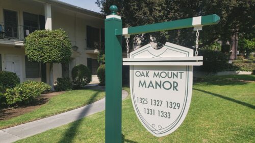 Oak mount manor outdoor sign