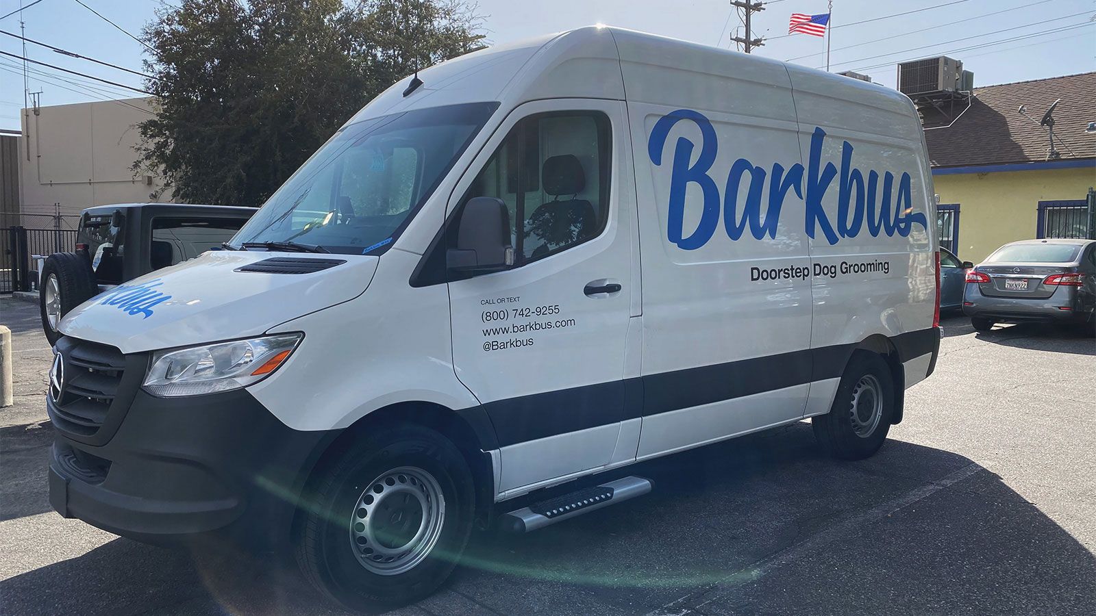 barkbus company van branding